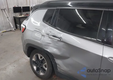 2018 Jeep Compass Trailhawk 4X4 z USA, uszkodzony, nr VIN 3C4NJDDBXJT451415